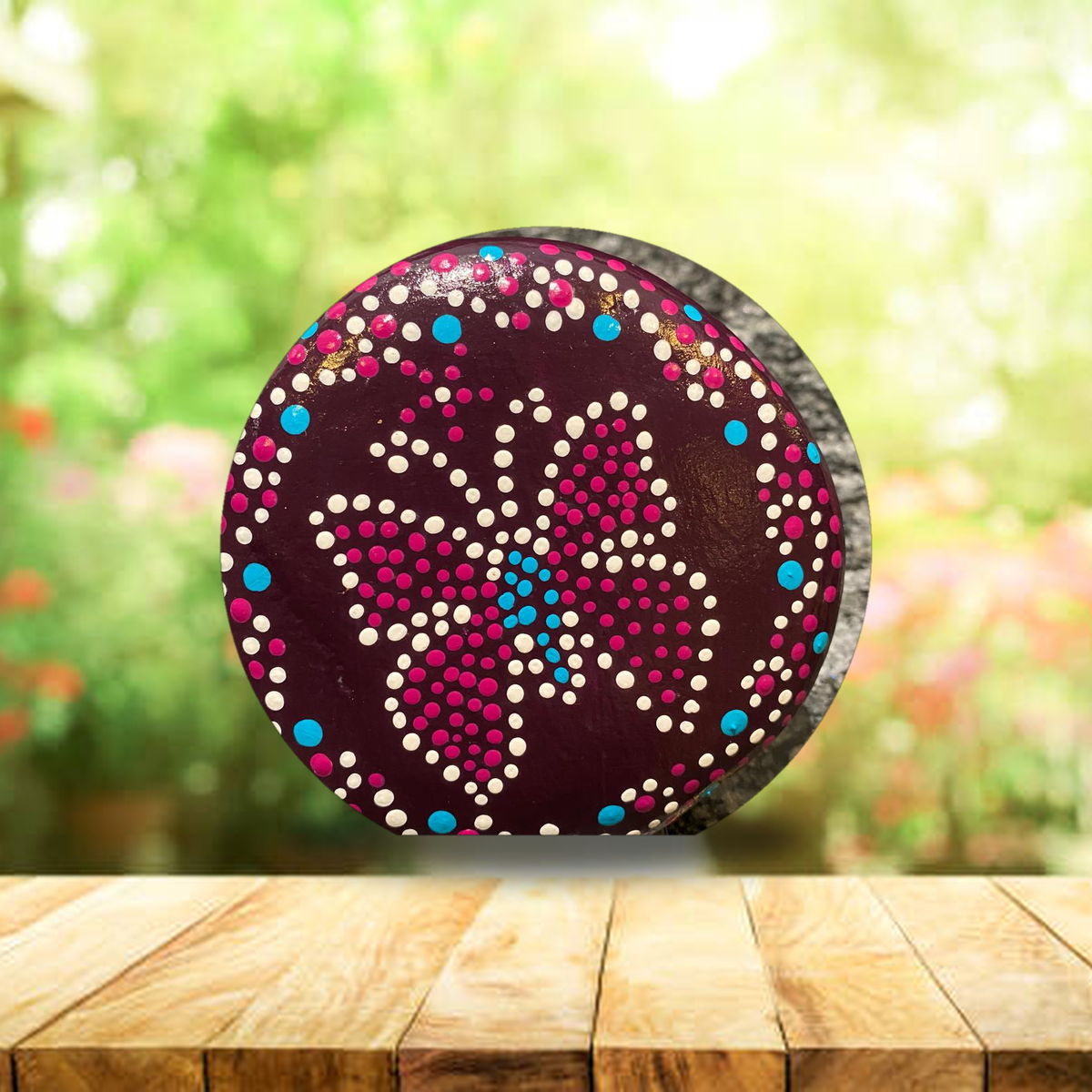 Tanzender Schmetterling – handbemalter Mandala-Stein, Schmetterlings-Deko als Gartengeschenk