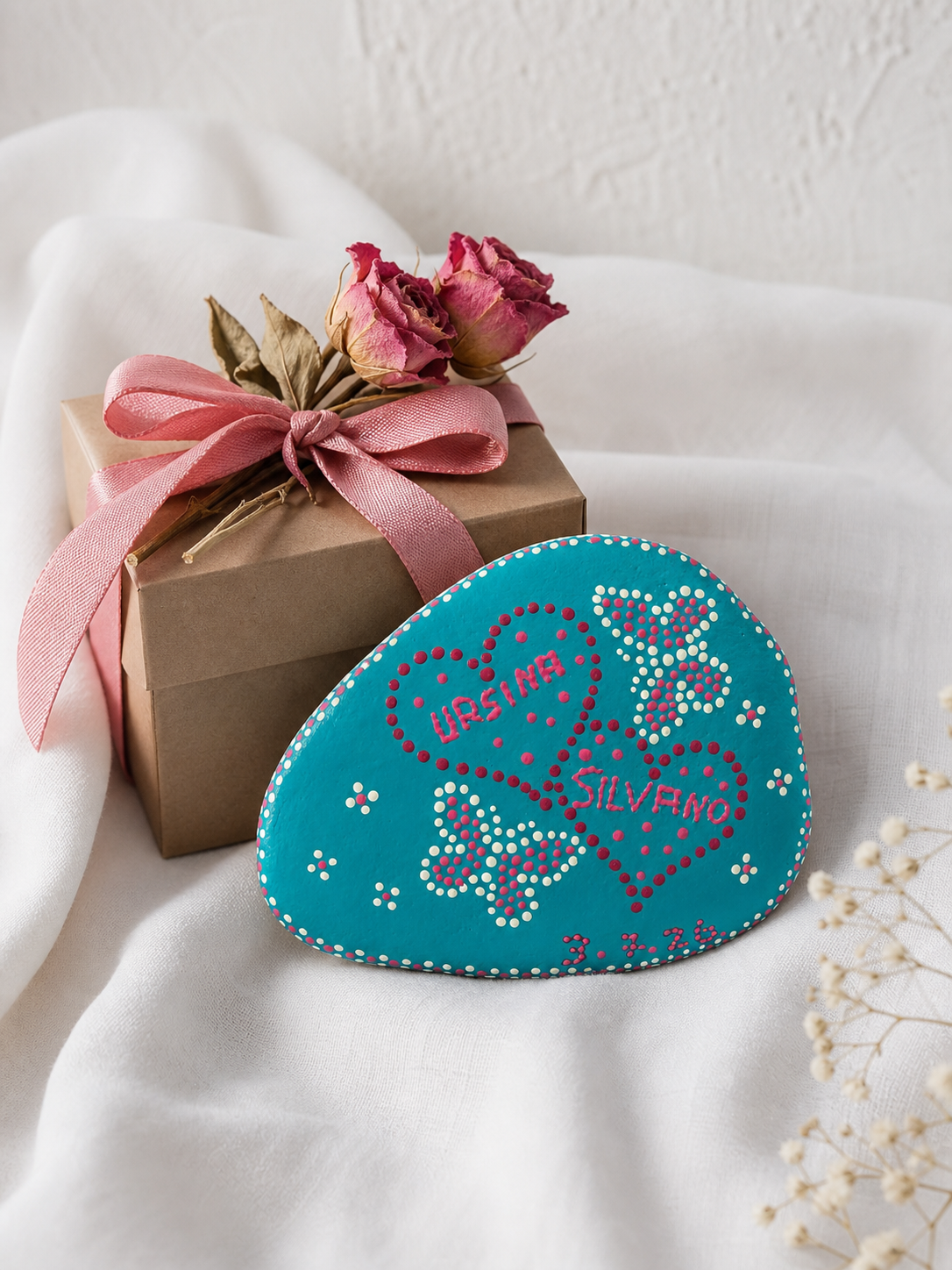 Schmetterlingsherz – handbemalter Mandala-Stein, Herz-Deko als Geschenkidee