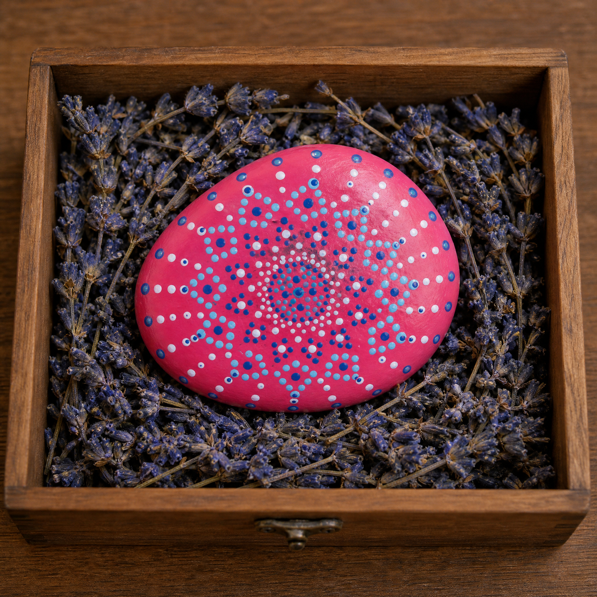 Rosentau Sternenwirbel – handbemalter Mandala-Stein, Blumen- und Gartendeko als Geschenkidee