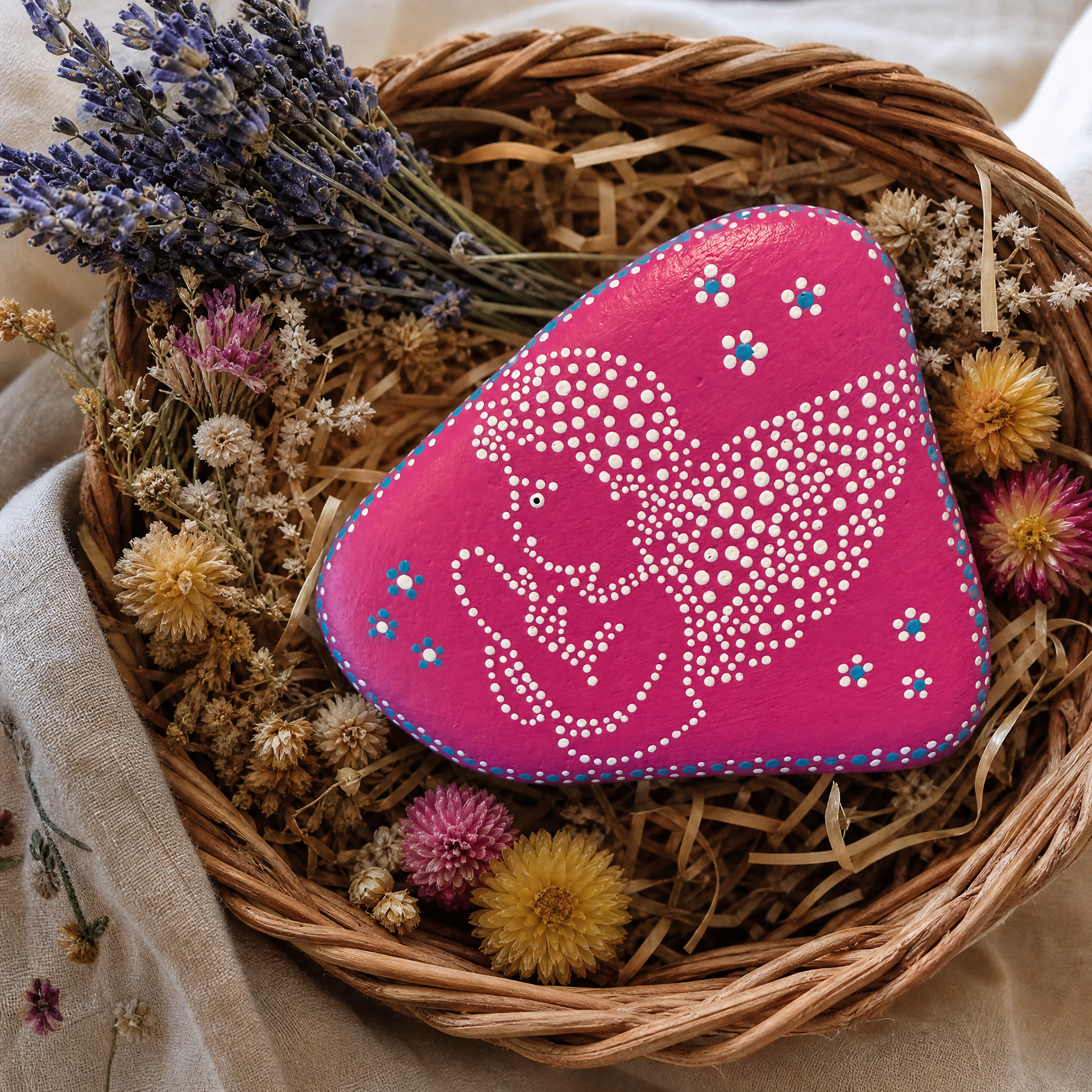 Tupfenhimmel Engel – handbemalter Mandala-Stein, Deko-Unikat als Geschenkidee